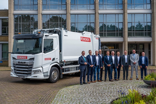 Gruppenfoto Vertragsunterzeichnung 1