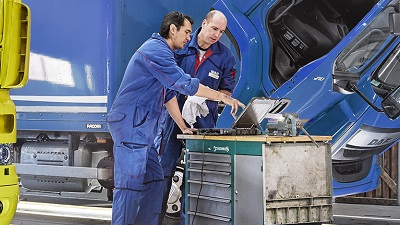 Maintenance-and-check-up-Why-software-updates-for-trucks