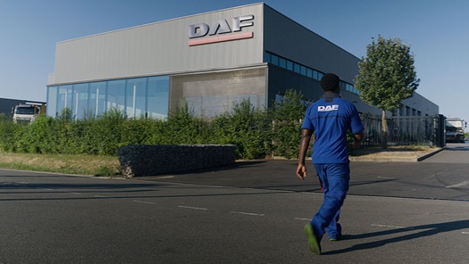 Working-at-the-DAF-Dealer-MfD-Close-proximity