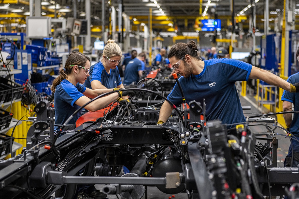 DAF-Trucks-crowned-Truck-Manufacturer-of-the-Year-01